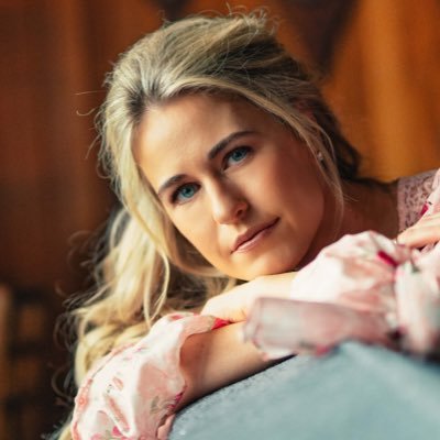 Rolling Stone’s 10 Country Artists You Need To Know. George Strait junkie. Black belt in karate. Self titled EP available now: https://t.co/eUUaXIIyGE