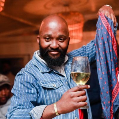 Five Star Ghetto Gentleman.
Beard On Decks, Wine Enthusiast & Sudoku Extraordinaire⚫
Tweets For Vibes🇿🇦🍷🥂🍾😎🎧🎛️