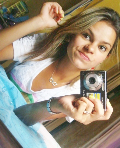 Insano no jeito de ser, de fazer, de mandar a ver, de não se esconder, de não rebater, de surpreender. são coisas que você aprende prestando atenção. ♫