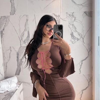 ElizabethM72320's profile picture. 