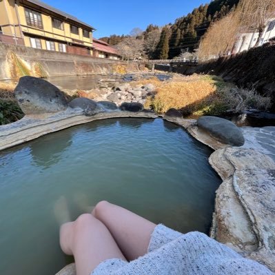 温泉、野湯、秘湯、銭湯、サウナなど♨️な場所巡りしてます。硫黄とモールと炭酸泉のぬる湯好き。日本酒と地ビール、自然散策も☘️車中泊で全国のお湯巡りするのが憧れ。今年はソロ湯以外も楽しみたい♨️🐯⚾️🤿🎣
