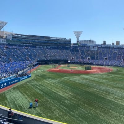 野球大好きで兵庫在住の横浜DeNAファンです！ファン歴15年ぐらい⚾️サッカーも好きでヴィッセル神戸のサポ歴10年以上！一口馬主(広尾:ホームアンドドライ出資)※無言フォローします。すみません。