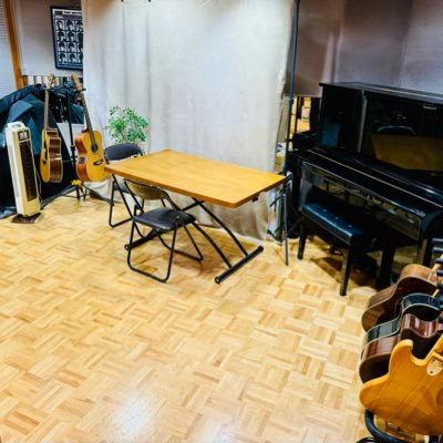 世田谷区 上北沢 にあるマンツーマン音楽レッスン♪ & ライブ・イベント企画🎤を行なっているスタジオです。
代表：ギタリスト西山隆行🎸
住所：世田谷区 上北沢 １-２２-１６ 浦野マンションB1
問合：musictail@me.com