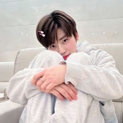 แอคนี้มีฝนตกในใจ🥀
| papa🌷: @NaFtA_xv | mama🎀: @Bai_YueSi