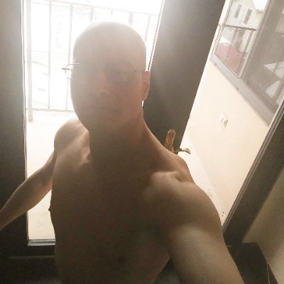Just living life..no hate here,there's enough hate in the world today..
nudist here..mostly home nudist
give me a follow💯