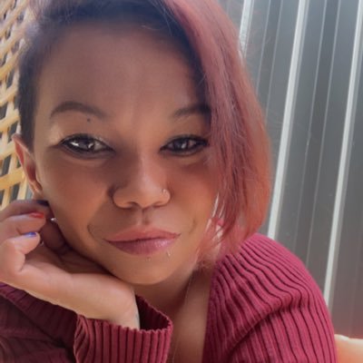 Katy_Sparkles's profile picture. I like pretty colours, Lego and old cheesy flicks. Music addicted. 🎶 All things sparkly. *-You can't have roots and wings-* 🇦🇺 🖤💛❤️