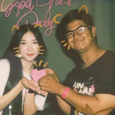 Mjaof_Suphachok's profile picture. ตุ๊กตาหมีของคุณยูนิคอร์น🧸🦄
 #punnhyazhatobito

พี่ชายของน้องสาวต้นตาล🌴💎🩵
#TontanHatobito