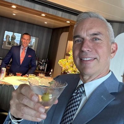 JerryHarri53949's profile picture. I’ll help you financially 🤪