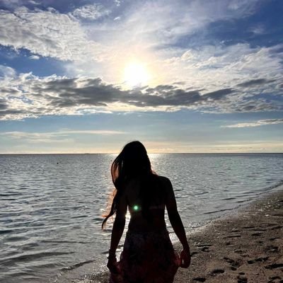 _nikaykalay's profile picture. 𝚋𝚎 𝚝𝚑𝚎 𝚕𝚘𝚟𝚎 (𝚢𝚘𝚞) 𝚗𝚎𝚟𝚎𝚛 𝚛𝚎𝚌𝚎𝚒𝚟𝚎𝚍