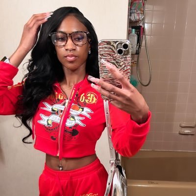 therealm3ir's profile picture. #RAISEHAIL imma football girly with another side of me included 💗