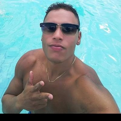 Ser feliz é o maior afrodisíaco que existe. Você só passa por esta vida uma vez. Não vai ter Bis.😉☘☀️🏖🏄♀️🎉 🇭🇺 👽🕉♑🙌😎😁🍻🍀🥳