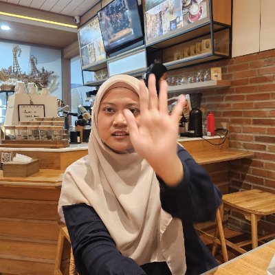 fathiyahfithrii's profile picture. Ordinary Person.