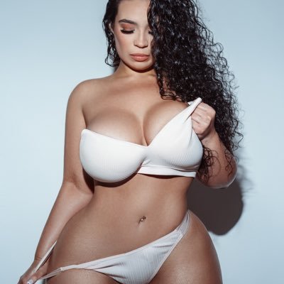 I like to live in the wild side. š yes I do onlyfans. I like to help with fantasy