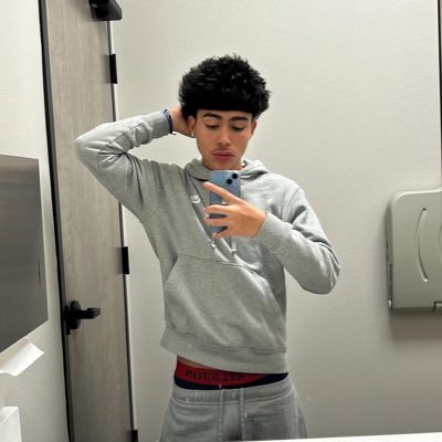 walkdown_shawnn's profile picture. freaky