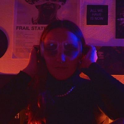 hago musiquita, mi primer single •ESTAR BIEN• disponible en todas las plataformas digitales✨
🌈
ig: maga.medina_