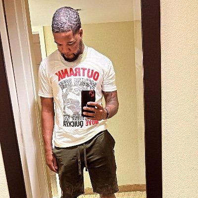 ChrisWd22's profile picture. Trying to start doing the content if you want to help let me know 🤤