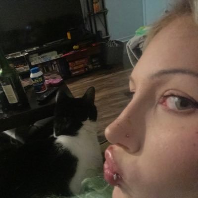 semiticbreasts's profile picture. beautiful lab grown woman. zionists kys