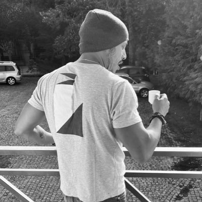 Leitura | café | fotografia | aprendendo a cuidar melhor do corpo 💪🏾