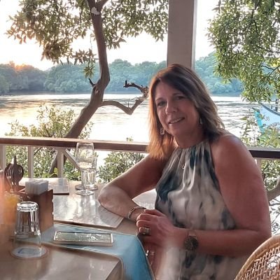 tania currie Profile
