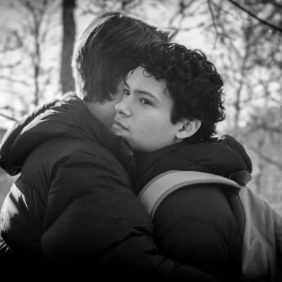 privateaccyay's profile picture. young royals 💜 
- editor ★