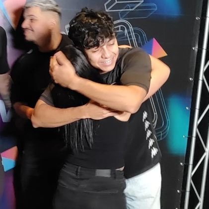 @fluxo_manomax | @amuletomax on instagram.
ㅤ
'beijo gigi, te amo minha linda'