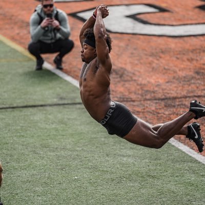 ~God Child 🙏🏽 ~ John 3:15 🤫 ~LLFA💔 ~ Lake County Product 📍 Twitter ~ thtman_tae Tik Tok ~ tae.mccarthy ~ CB 5”9 197 lbs ~ UBND 🗣️