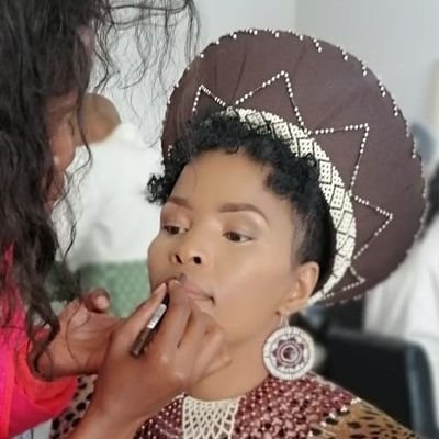 PreciousNdlovu_'s profile picture. Actress/MaMbhele @ #ithongamzansi/
mamProphet @umkhokha/
Maskenju @Smokeandmirrors