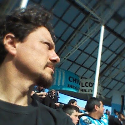 Licenciado y Profesor de Sociología. Hincha de Racing. Judicial