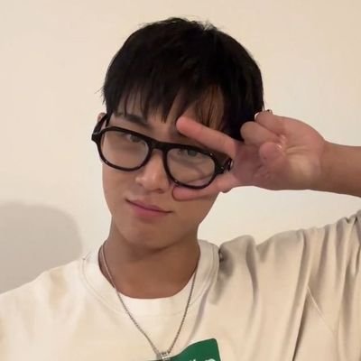 alejate de mingyu loco es mio no tuyo entendelo