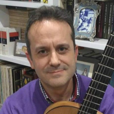 Compositor, guitarrista y profesor de Música en la EA Cruz Novillo