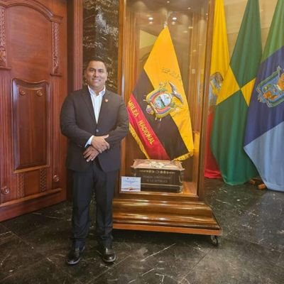 Director de Vinculación en Universidad Bolivariana
Presidente de Fundación Bolivariana del Ecuador (FUNBE)