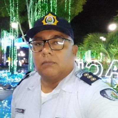 Licenciado en servicio policial, Supervisor de la policia de Yaracuy, apegado a los buenos principios y valores! humilde de corazón. y radicalmente Chavista.