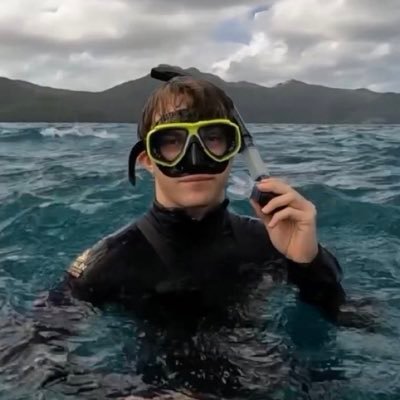 rytaysversion's profile picture. she/her , professional 81 and 63 defender