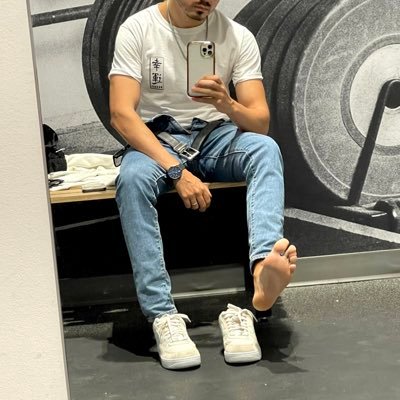 The sockless fantasy: looks, work and travel. DM for collab.