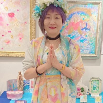 ☆エンジェリック*エナジーアーティスト&ヒーラー&著者 見るだけで運がよくなる「聖なる絵本」見るだけで運がよくなる「天使の絵本」(サンマーク出版) いいことが起こる幸せの絵本(二見書房)幸運を呼び寄せる天使のぬり絵(青春出版社) ガイア、ギャラクシー、ユニバーサルオラクルカード(ヴィジョナリーカンパニー)ほか