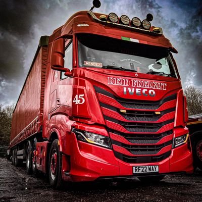 I drive a big bendy thing for a living
This is for all things HGV
Main account: @JoelDMendez