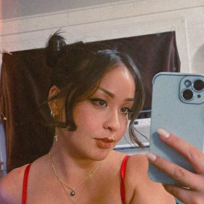 chickpeaspls's profile picture. s p a c e . c a s e 🌙 venmo: danz111