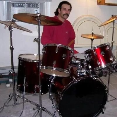 Rock Drummer🎶🥁🎵 And retired Carpenter 🔨Dad of 7👦👦👦👦👧👧👧.
🌊Born A Beach Bum, Still A Beach Bum.
🚫DM..
Married since I was 18 to my soulmate❤️