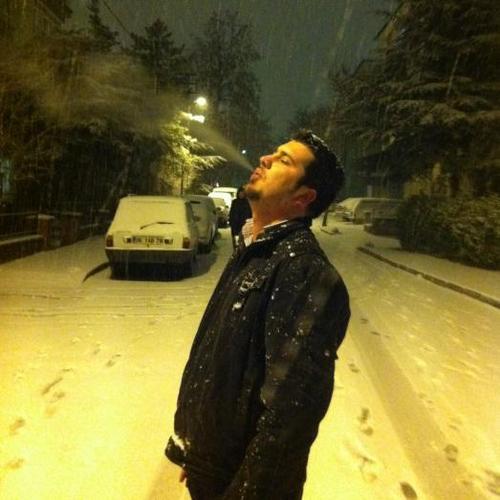 aLmantr's profile picture. Az biraz oyuncu, çok biraz insan, az çok biraz üşengeç...