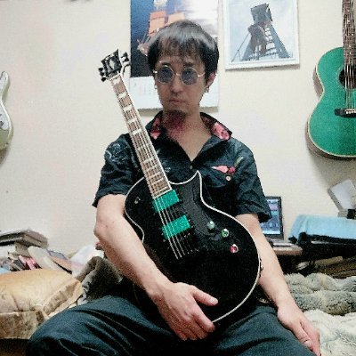 hideさんと松本孝弘さんとダイムバッグ・ダレルを崇拝するアンチV系ギタリスト│ギター・作詞・作曲・アレンジ・プログラミング│ロック・メタル・ブルース・歌謡曲│またオリジナルのバンドやりたいので、自身の音楽を追求するため表舞台から隠れて準備してます│ギターなどちょっと手を借りたい方はご連絡下さい│裏➡️@ccb_kzy