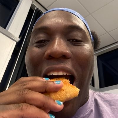 jayknewit's profile picture. woman in stem? nuh uh 🙄🙅🏿‍♀️❌ woman with stem? ding ding ding 🥰🤩🙋🏿‍♀️