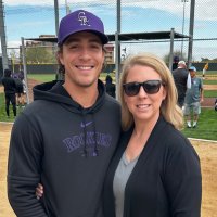 Sandra Wall (@3dollandersmom) 's Twitter Profile
