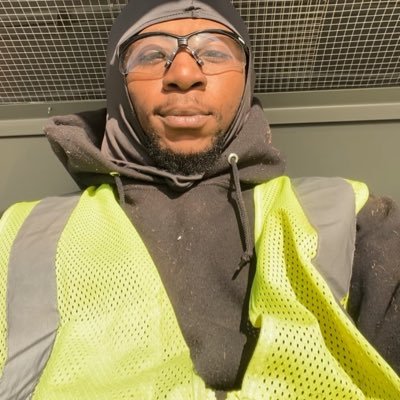 Life is beautiful🌞🧘🏾‍♂️| ♏️ | I love Anna Mae🐉⚔️🔮| Construction Worker👷🏾‍♂️