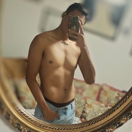 NSFW+🔞+21Chico de 22(si tú gustas el amor de tu vida🤪❤️), Hetero⚡,gusto por mayores que yo 🤤.Sacar provecho en este ambiente #Single y #Escort pasarla rico.