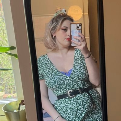 thrill_h0use's profile picture. she/her // wraaappped in plaaastic