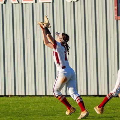 ChloeBurford01's profile picture. Class of 2027, Destrehan High School Softball Nola Fastpitch RHB/Centerfield 🫶