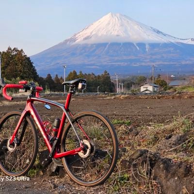 42才にして軽い気持ちと勢いだけでロードバイクを乗りはじめました。通勤メインで休日は近場をうろうろしてます。連休になるとちょっと遠くに行きがち。脚はすぐに売り切れ心は比較的早めに折れます。
基本週一で更新目指します。
無言フォロー失礼致します。
#ロードバイク乗りと繋がりたい
#ロードバイク好きと繋がりたい