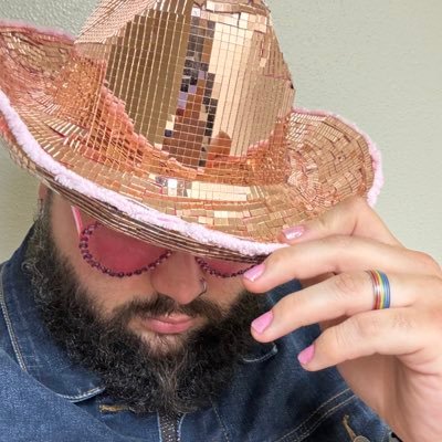 Midwestern Princess trapped in Texas | Triple threat (gay, Puerto Rican, Jewish) | he/they | 🆓🇵🇷🇵🇸