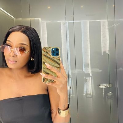 RealBlaquePearl's profile picture. IG: _darealblaquepearl_ || Dark skinned 😍 || Eyethu ❤ ||Public Relations📚 || Lover of Life 😋