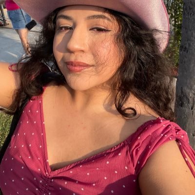 hiddenpurplegem's profile picture. she/her/hers